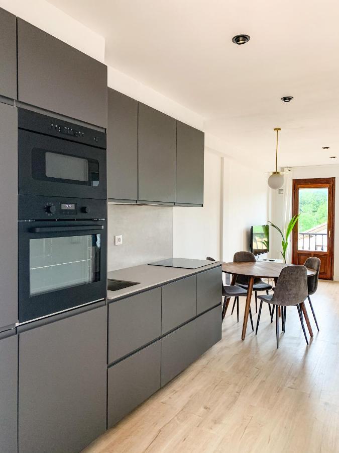 Acogedor Apartamento Con Terraza Y Parking Publico En Comillas Exterior foto
